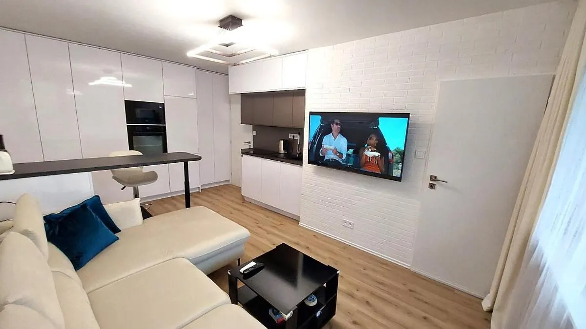 Διαμέρισμα Apartment, 2 Rooms With Big Loggia, Πράγα