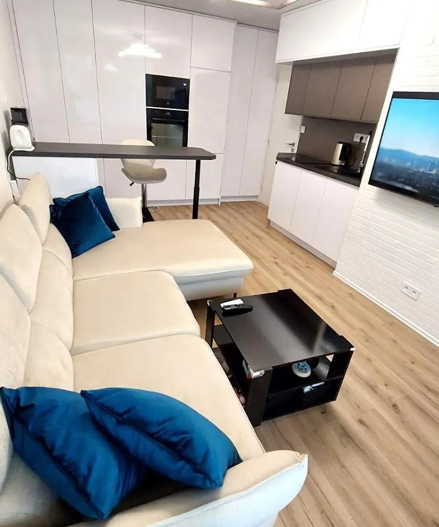 Διαμέρισμα Apartment, 2 Rooms With Big Loggia, Πράγα